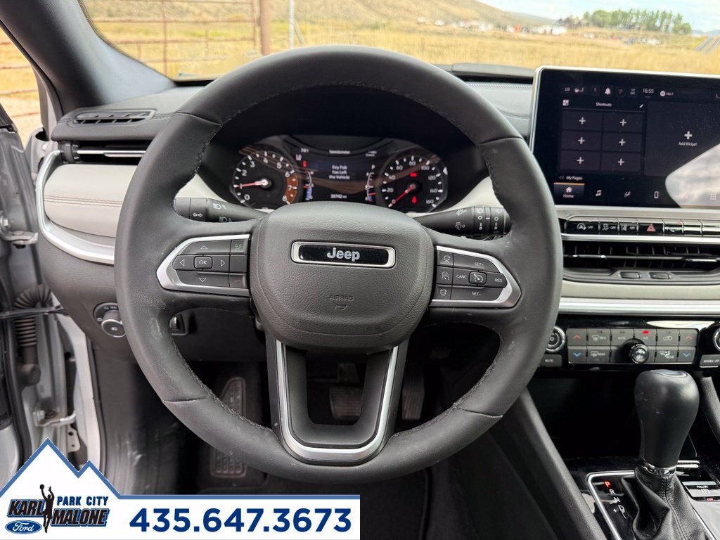 Used 2025 Jeep Compass Limited AWD/4WD image 17
