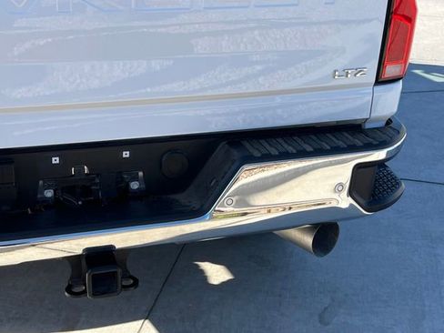 Used 2025 Chevrolet Silverado 2500 LTZ w/ LTZ Convenience Package AWD/4WD image 12