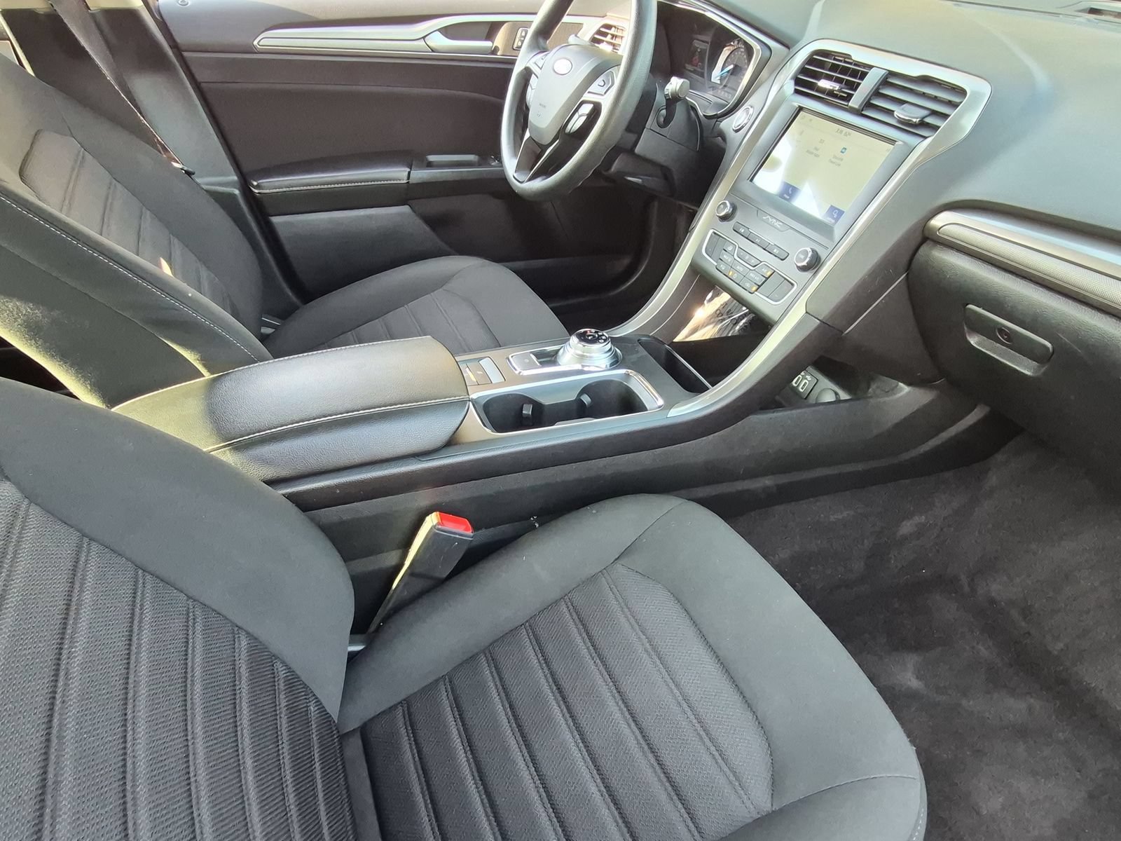 Used 2020 Ford Fusion SE FWD image 20