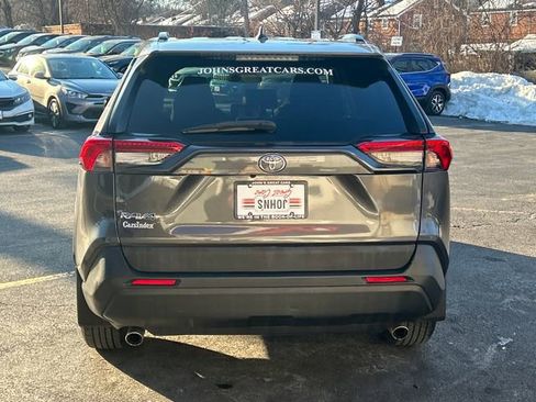 Used 2021 Toyota RAV4 LE image 5