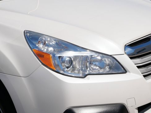 Used 2014 Subaru Outback 2.5i Premium w/ Popular Package #1B AWD/4WD image 16