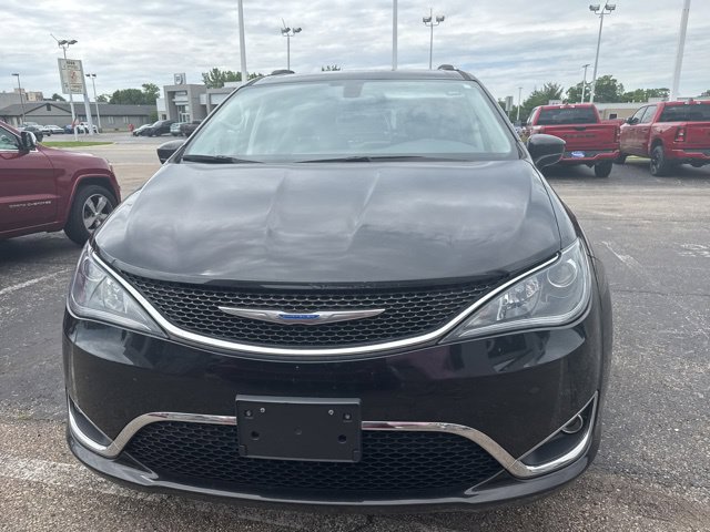Used 2018 Chrysler Pacifica Touring-L FWD image 3