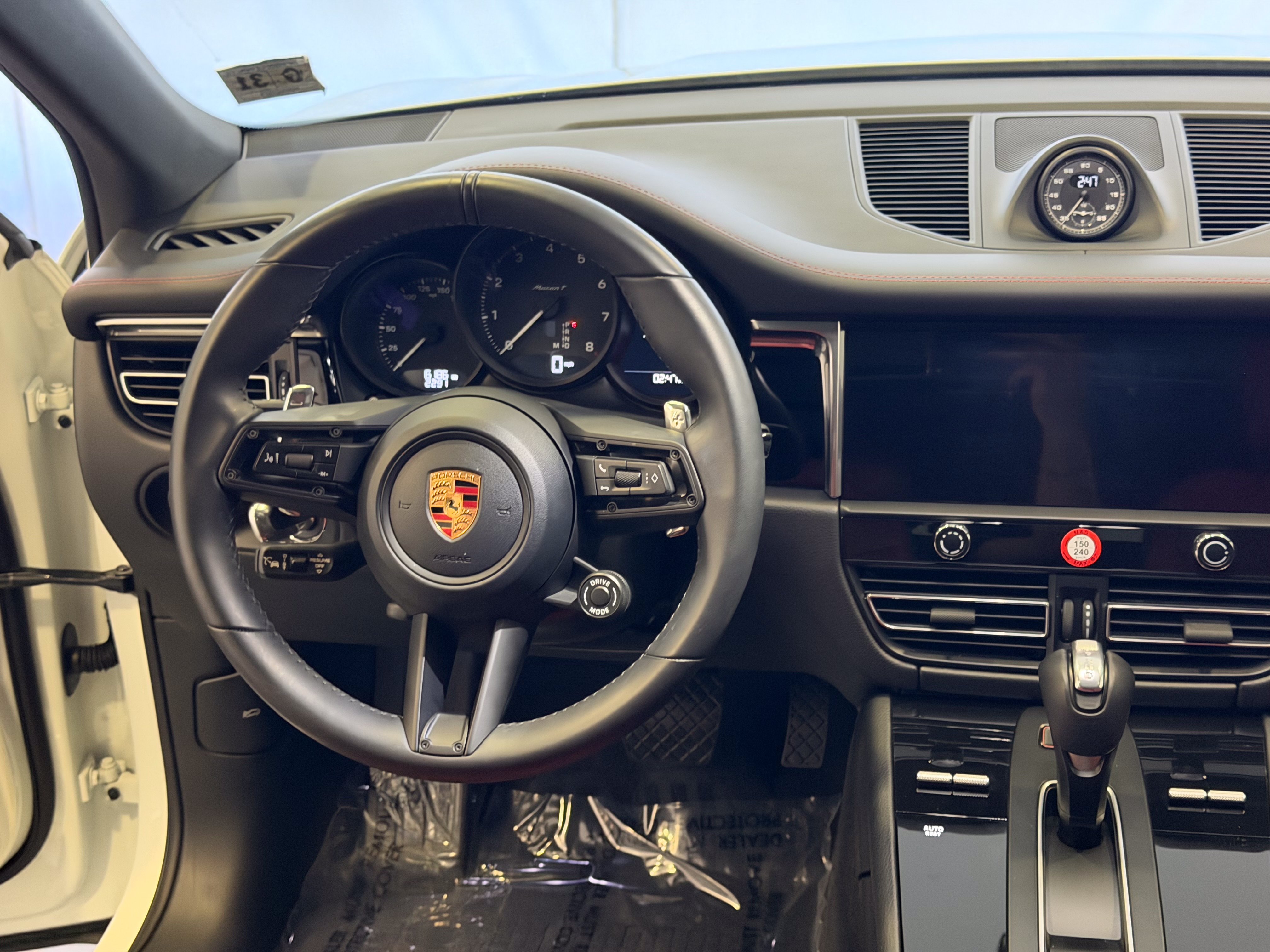 Certified 2026 Porsche Macan Turbo AWD/4WD image 20