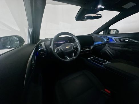 Used 2025 Chevrolet Equinox EV LT w/ Convenience Package image 18