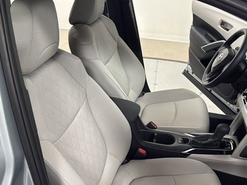 New 2025 Toyota Corolla Cross L image 19