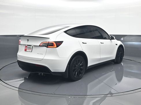 Used 2021 Tesla Model Y Long Range image 7
