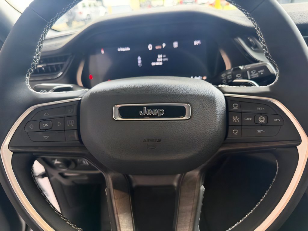 New 2026 Jeep Grand Cherokee Limited w/ Luxury Tech Group II AWD/4WD image 14