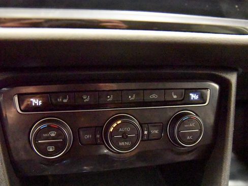 Used 2021 Volkswagen Tiguan SEL image 19