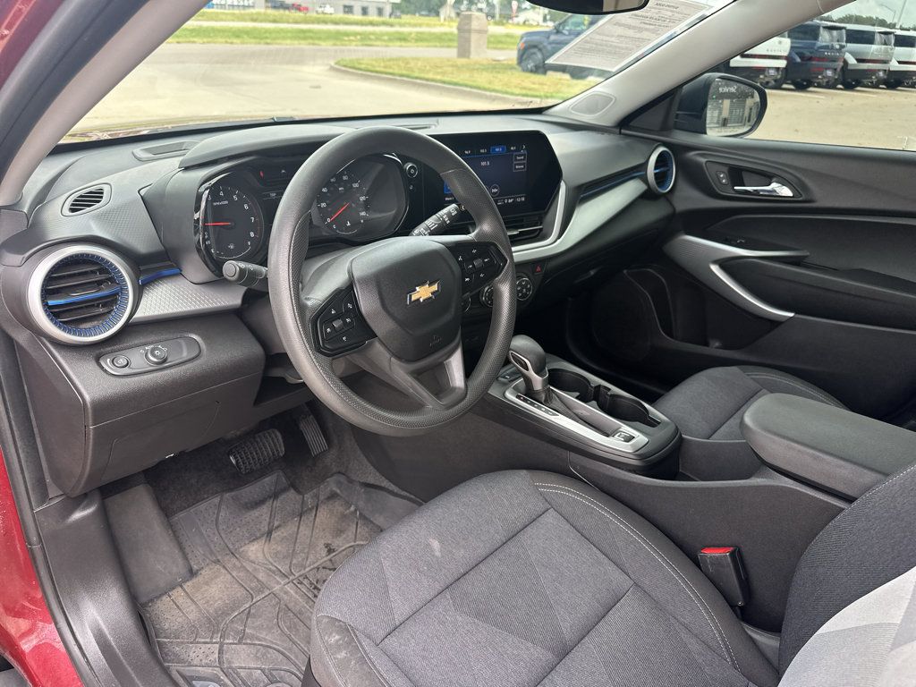 Used 2024 Chevrolet Trax LS w/ Driver Confidence Package FWD image 2