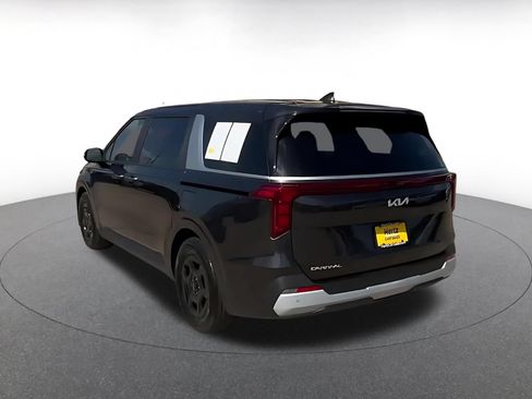 Used 2026 Kia Carnival FWD image 10