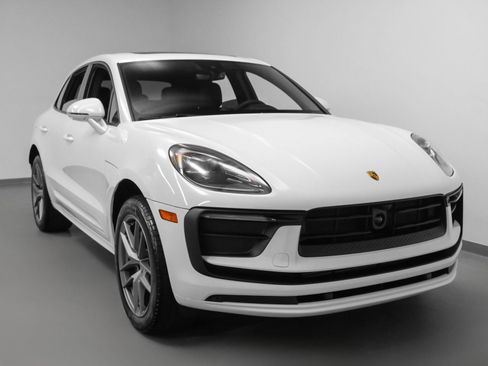 Used 2025 Porsche Macan image 10