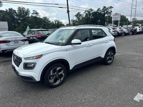 Used 2025 Hyundai Venue SEL FWD image 1