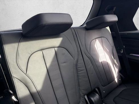 Used 2022 BMW X7 xDrive40i w/ M Sport Package image 19