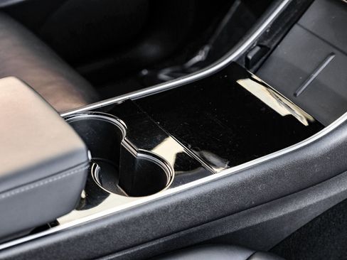 Used 2020 Tesla Model Y Long Range image 23