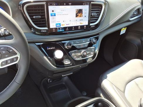 New 2026 Chrysler Pacifica Select image 14