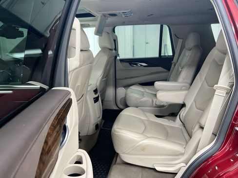 Used 2016 Cadillac Escalade Luxury image 24