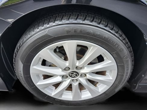 Used 2020 Toyota Camry LE image 40