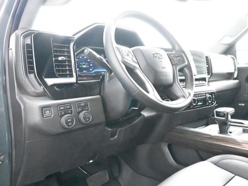 Used 2025 Chevrolet Silverado 1500 LT Trail Boss w/ Convenience Package II AWD/4WD image 13