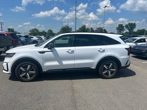 Certified 2023 Kia Sorento EX w/ Panoramic Sunroof Package FWD image 3