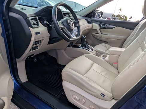 Used 2017 Nissan Rogue SV FWD image 11