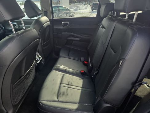 Used 2024 Kia Sorento S image 19