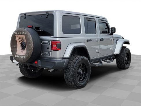 Used 2021 Jeep Wrangler Unlimited Sahara image 4
