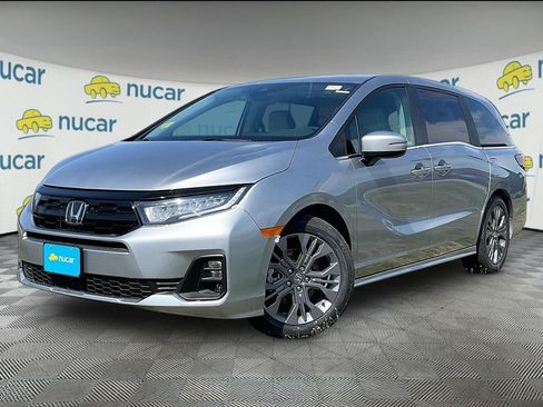 New 2026 Honda Odyssey Touring image 3