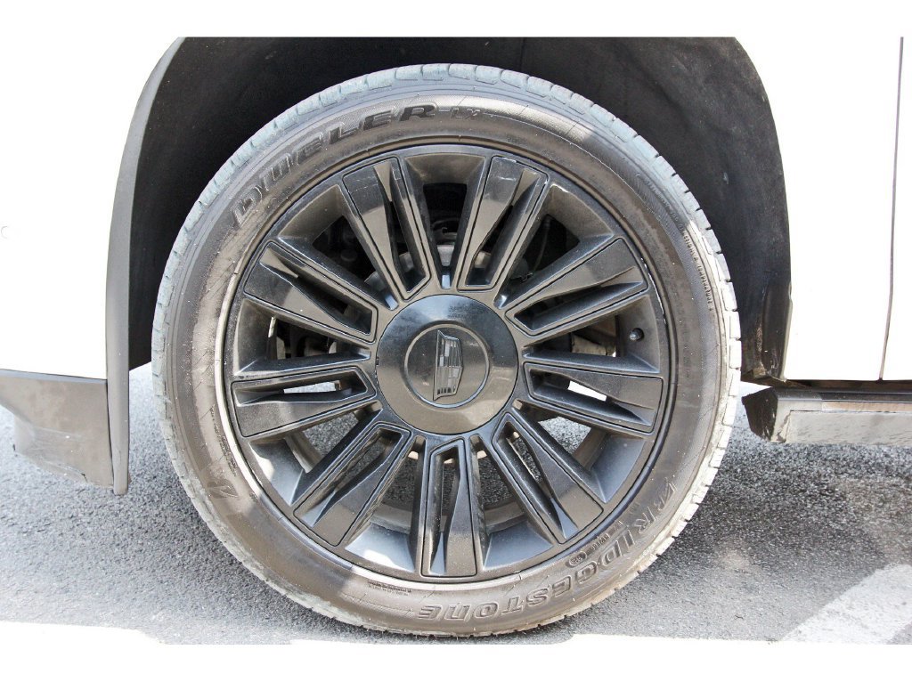 Used 2020 Cadillac Escalade Premium Luxury w/ LPO, Radiant Package AWD/4WD image 38