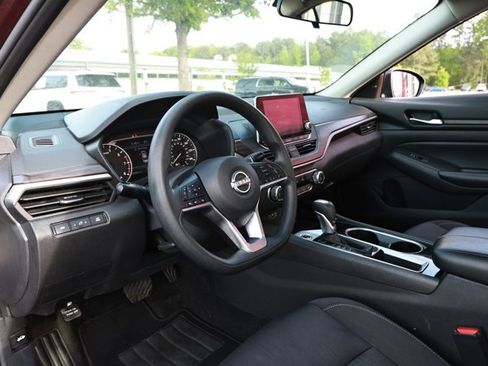 Used 2024 Nissan Altima 2.5 SV FWD image 23