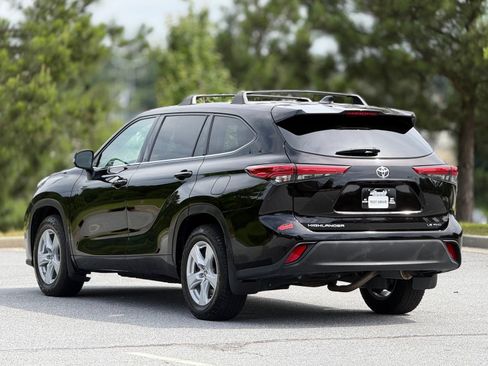 Used 2020 Toyota Highlander LE AWD/4WD image 10