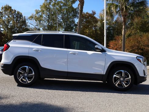 Used 2020 GMC Terrain SLT image 2