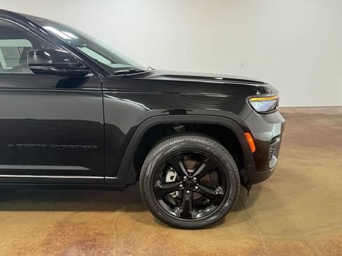 Used 2024 Jeep Grand Cherokee Altitude AWD/4WD image 31