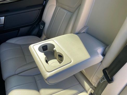 Used 2020 Land Rover Discovery SE image 48