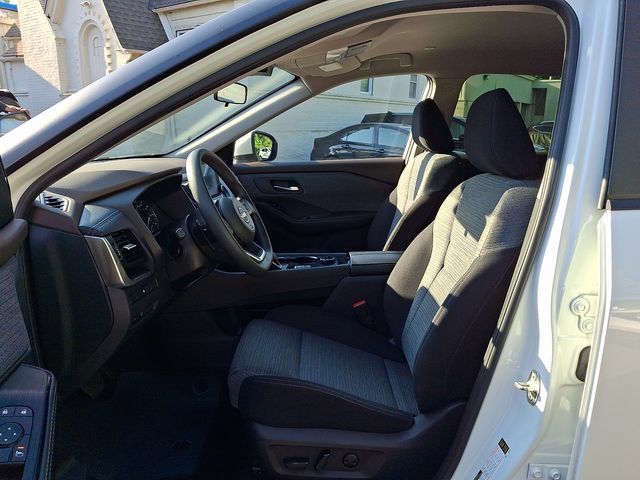 Used 2023 Nissan Rogue SV AWD/4WD image 14