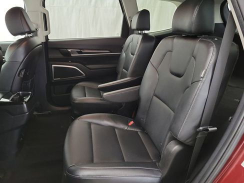 Used 2023 Kia Telluride S image 9