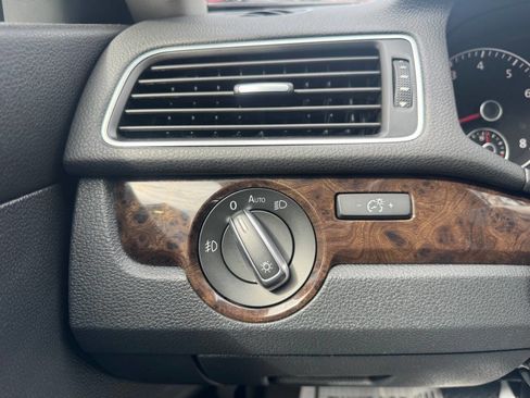 Used 2014 Volkswagen Passat 1.8T SEL Premium image 12