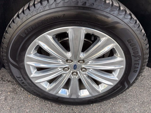 Used 2022 Ford Explorer Limited w/ Equipment Group 301A AWD/4WD image 11
