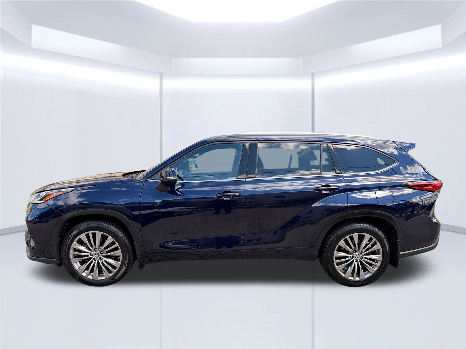 Used 2021 Toyota Highlander Platinum AWD/4WD image 11