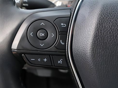 Certified 2020 Toyota Camry SE image 21