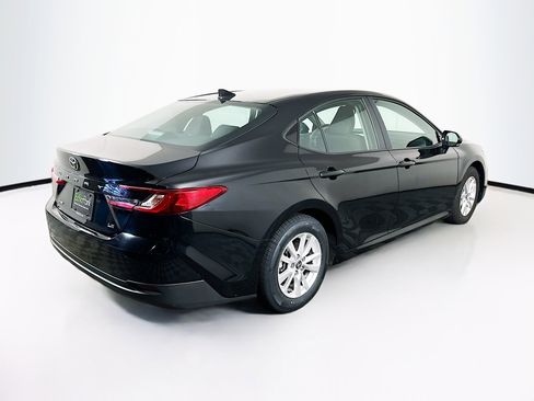 Used 2025 Toyota Camry LE image 9