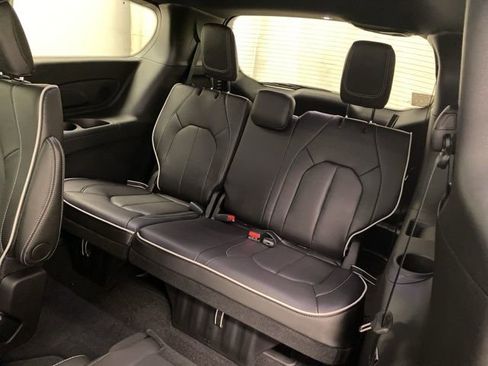 Used 2026 Chrysler Pacifica Limited w/ S Appearance Package image 23