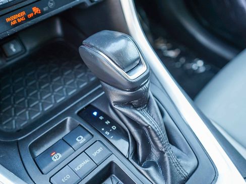 Used 2022 Toyota RAV4 XLE Premium image 21