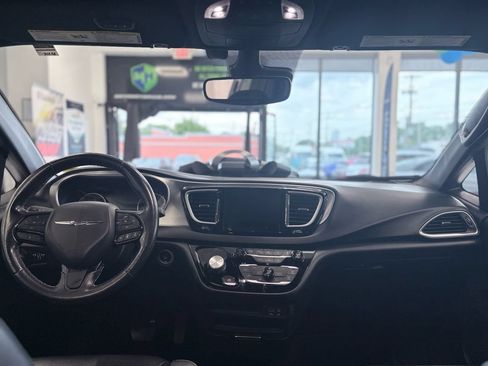 Used 2020 Chrysler Pacifica Touring-L w/ Advanced Safetytec Group AWD/4WD image 17