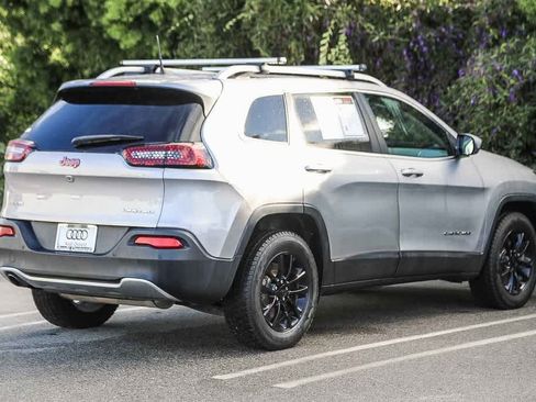 Used 2018 Jeep Cherokee Limited image 4