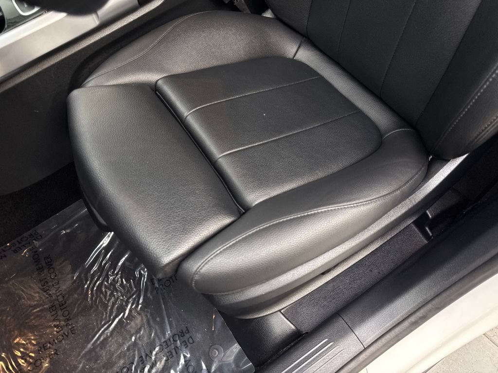 Used 2025 Mercedes-Benz GLB 250 w/ Exclusive Package image 28