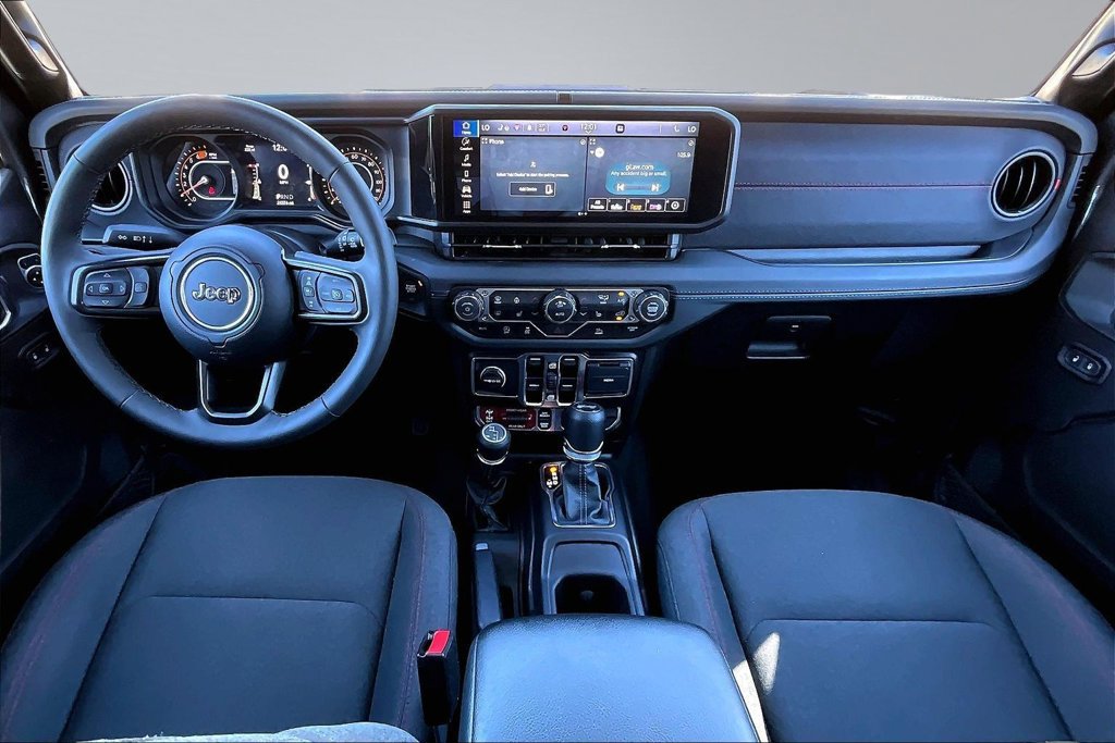 Used 2025 Jeep Wrangler Unlimited Rubicon w/ Convenience Group AWD/4WD image 9
