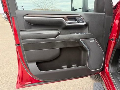 Used 2025 GMC Sierra 2500 SLT w/ SLT Premium Package image 27