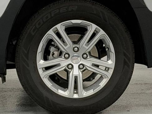 Used 2022 GMC Terrain SLE w/ Driver Convenience Package FWD image 8