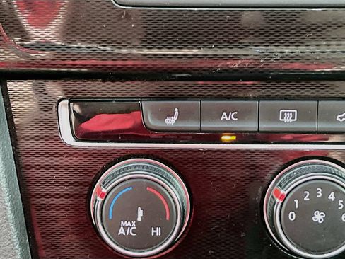 Used 2017 Volkswagen GTI SE FWD image 22