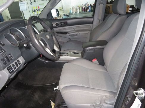Used 2014 Toyota Tacoma 4x4 Double Cab w/ TRD Sport Package image 16
